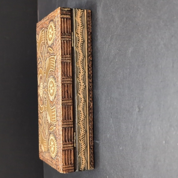 VGT,Beautiful Intricately Carved Wooden Jewelry /Trinket Box. - Picture 6 of 14